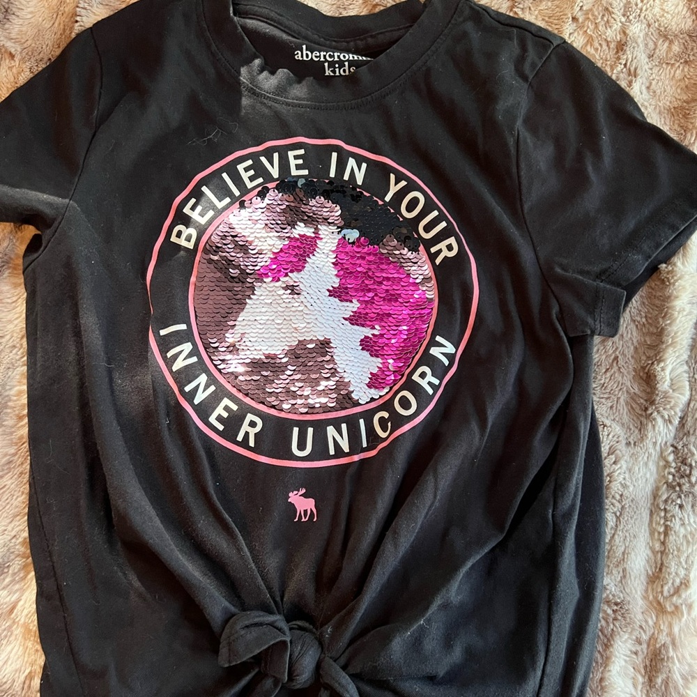 Abercrombie & Fitch Kids T-Shirt.. Black 🖤w/ Sequins.. Size 7/8